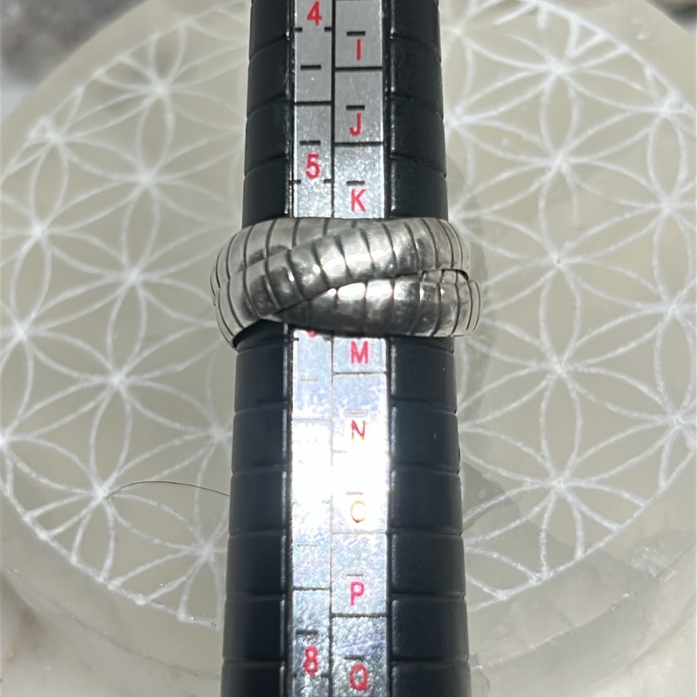 Vintage Interlocking Silver Band Ring - image 3